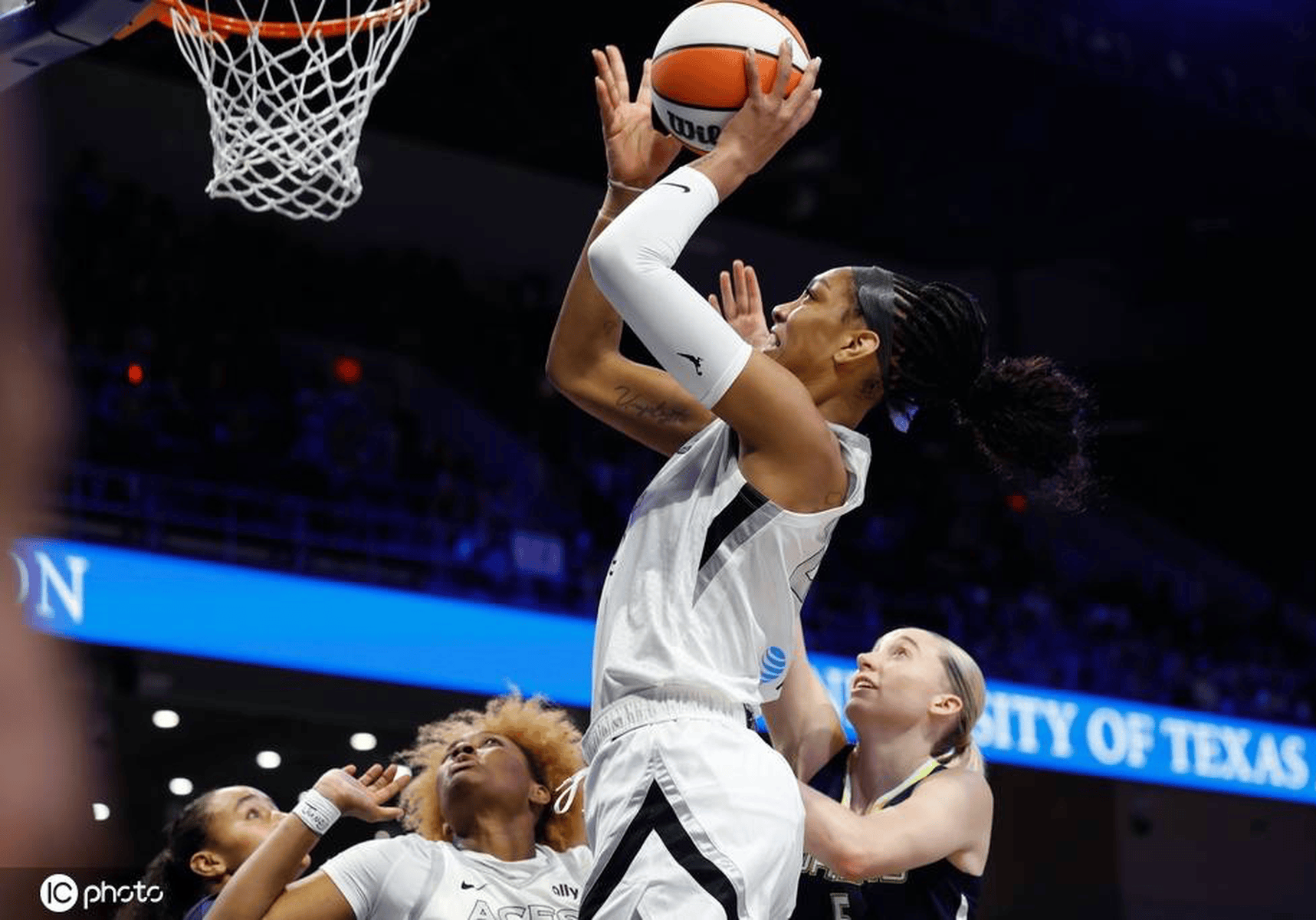 u8官方网址阿斯顿维拉训练开放日；集结日强势反弹引欢呼；全明星赛在即；球队文化再被提及的简单介绍