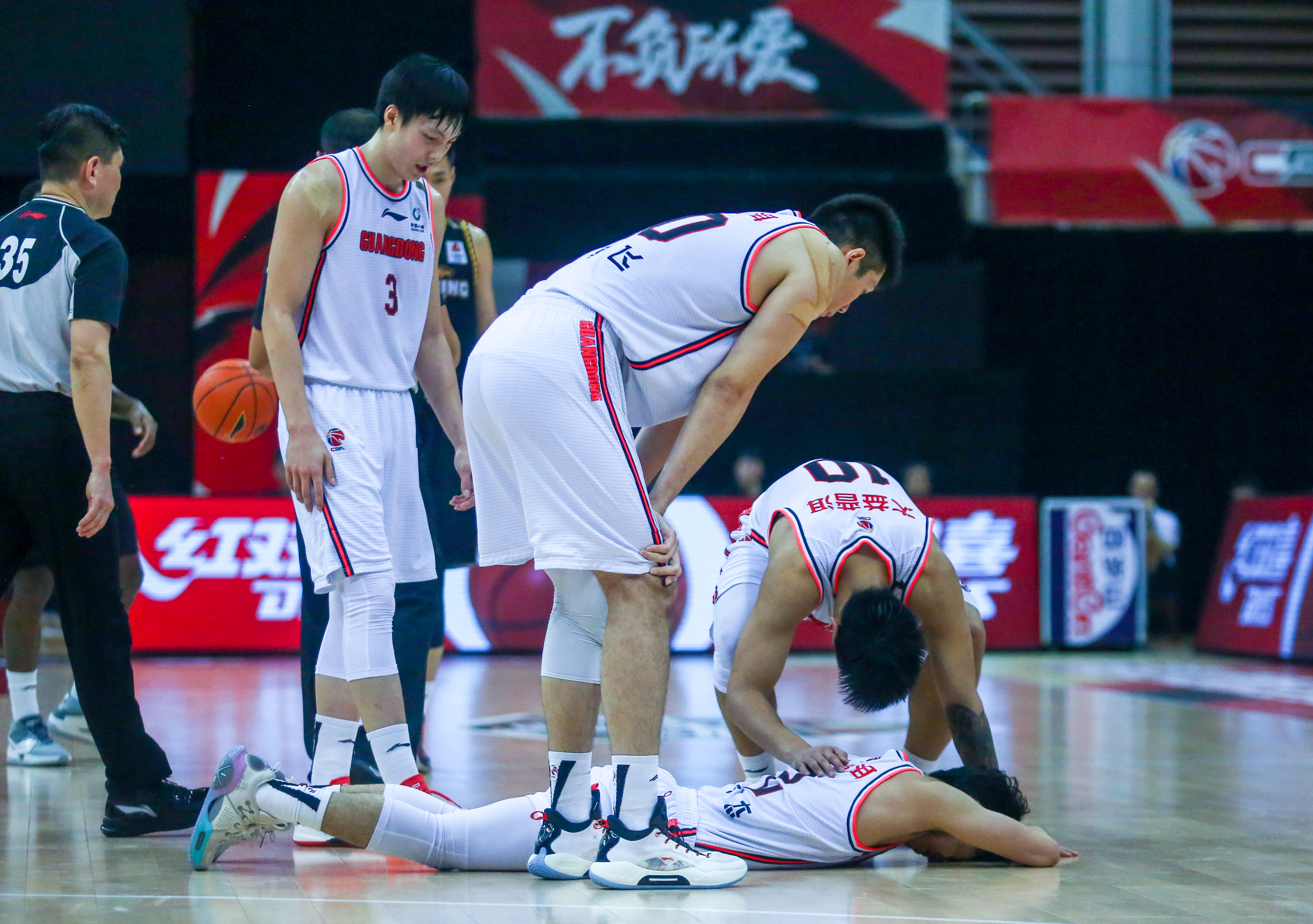 北京国安围绕社区盾完成体检广州队豪取连胜，国际比赛日深圳男篮备战全明星赛瞬间刷屏(北京国安广州集训备战新赛季)